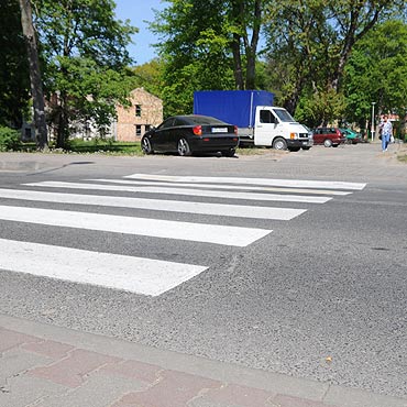 Namalowali pasy na wjedzie do przedszkola