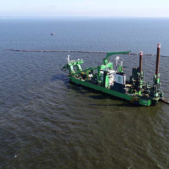 Na Zalewie Szczeci�skim ju� powstaj� dwie sztuczne nowe wyspy