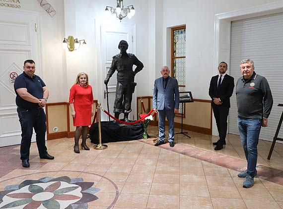 Midzyzdroje - w hodzie bohaterom na Monte Cassino. Pomnik gen. Wadysawa Andersa jest w Midzyzdrojach