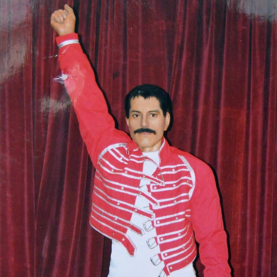 Straci gow dla swoich wielbicieli. Zuchwaa kradzie gowy Freddiego Mercury z Gabinetu Figur Woskowych. Zobacz film!