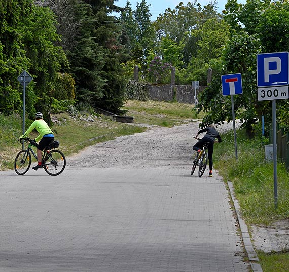 Urokliwe i widokowe  klify, lecz niedostpne dla turysty na rowerach