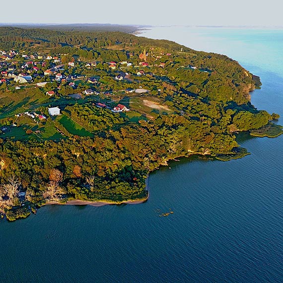 Urokliwe i widokowe  klify, lecz niedost�pne dla turysty na rowerach