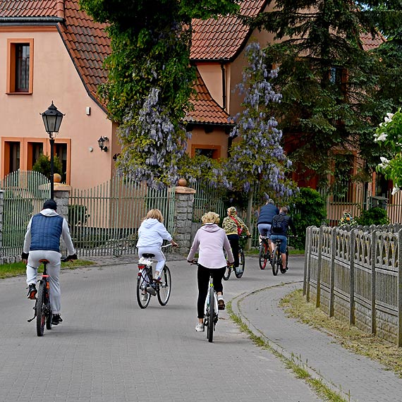 Urokliwe i widokowe  klify, lecz niedost�pne dla turysty na rowerach