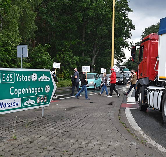 W protecie przeciw niszczeniu stoczni zwizkowcy blokowali rondo w unowie. Zobacz film!