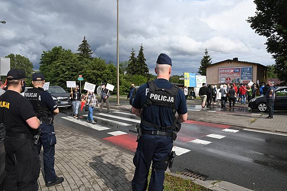 W protecie przeciw niszczeniu stoczni zwizkowcy blokowali rondo w unowie. Zobacz film!