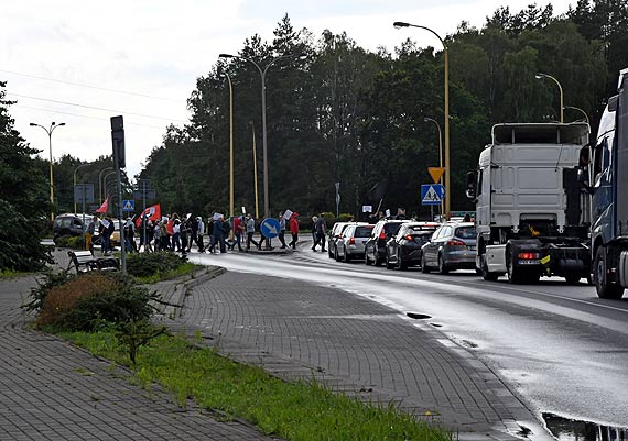 W protecie przeciw niszczeniu stoczni zwizkowcy blokowali rondo w unowie. Zobacz film!