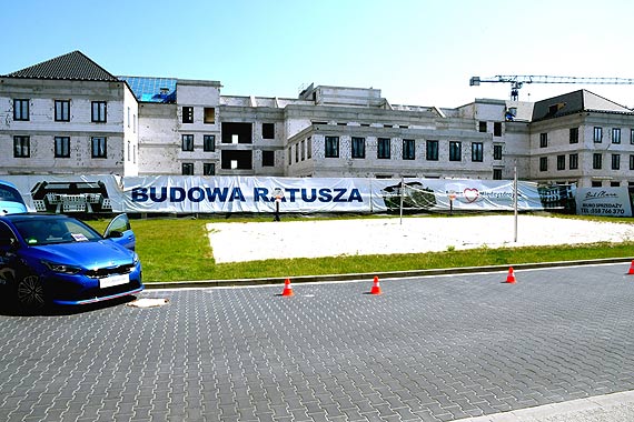 Mury nowego ratusza ju� stoj� w Mi�dzyzdrojach