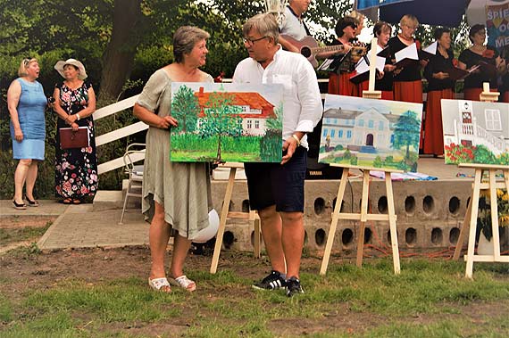 Starostwo wspiera „�piewaj�ce Ogrody” w Mechowie