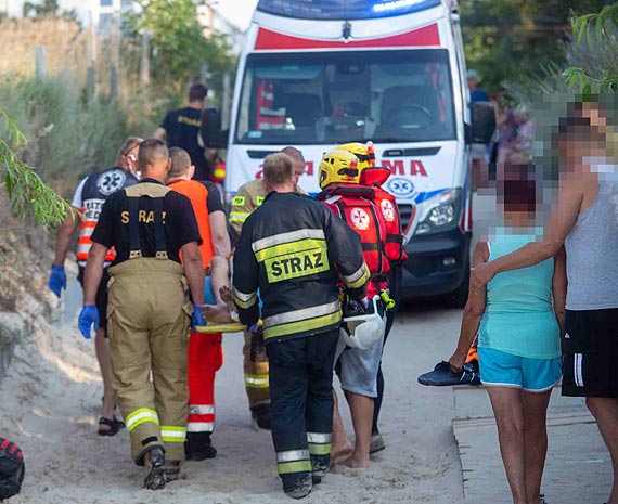 Ratownicy uratowali ton�c� dziewczynk�. Akcja na pla�y w Dziwn�wku