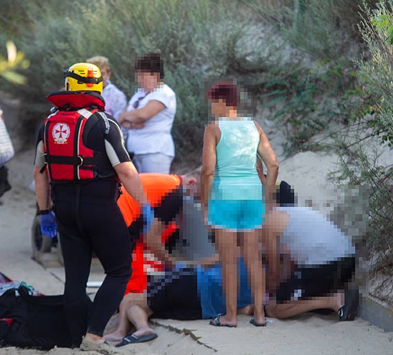 Ratownicy uratowali ton�c� dziewczynk�. Akcja na pla�y w Dziwn�wku