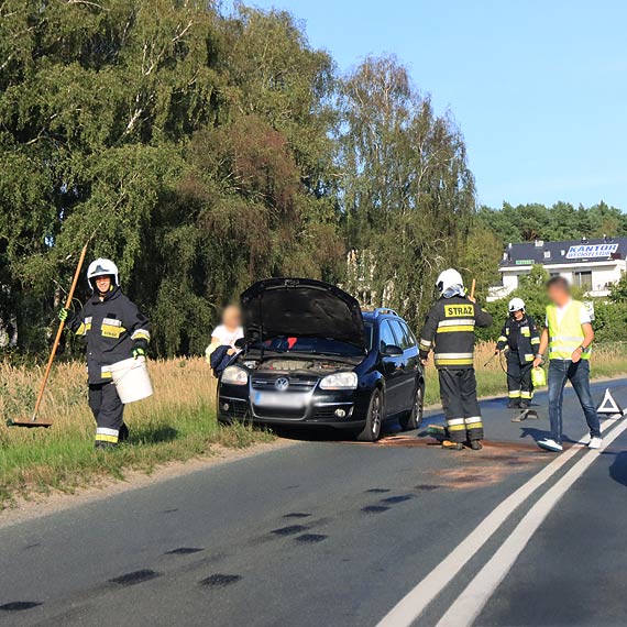 Na drog 102 wyciek olej. Konieczna bya interwencja straakw