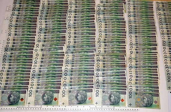 Rozbite dwie grupy oszustw seniorw metod „na policjanta”