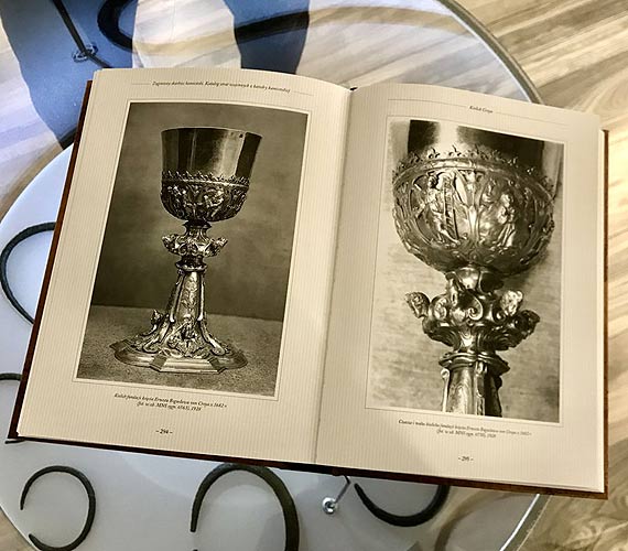 Straty wojenne z katedry kamie�skiej w ksi��ce szczeci�skiego policjanta