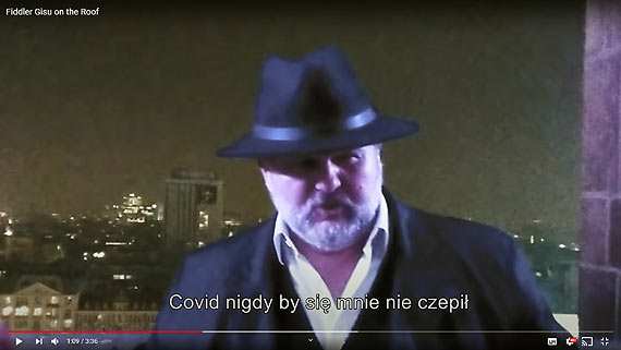 Marek Posobkiewicz jako skrzypek na dachu zachca do szczepie: Gdybym si zaszczepi, COVID nigdy by si mnie nie czepi. Zobacz wideo!