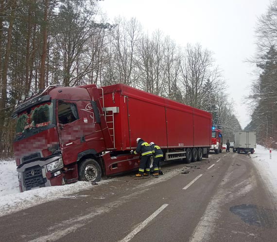 Na drodze z Golczewa w kierunku Nowogardu samochd dostawczy zderzy si z tirem