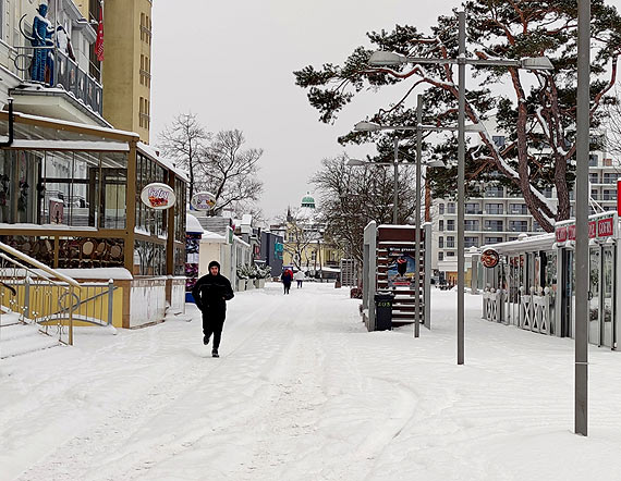 Mimo utrudnie� jakie niesie, zima w Mi�dzyzdrojach zachwyca!
