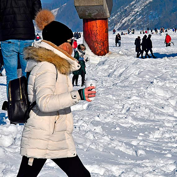 Turyst�w w Mi�dzyzdrojach jak w sezonie. Zobacz film!