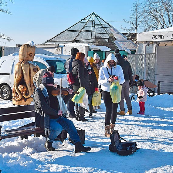 Turyst�w w Mi�dzyzdrojach jak w sezonie. Zobacz film!