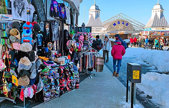 Turyst�w w Mi�dzyzdrojach jak w sezonie. Zobacz film!