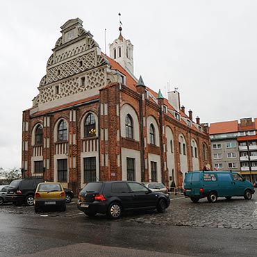 Pod ratuszem brakuje miejsc parkingowych