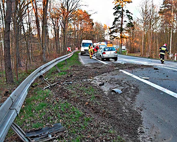 Zderzenie dwch volkswagenw na DK3 za Midzyzdrojami. Jedna osoba w szpitalu. Zobacz film!