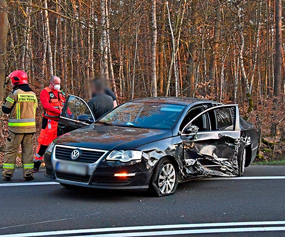 Zderzenie dwch volkswagenw na DK3 za Midzyzdrojami. Jedna osoba w szpitalu. Zobacz film!