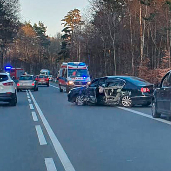 Zderzenie dwch volkswagenw na DK3 za Midzyzdrojami. Jedna osoba w szpitalu. Zobacz film!