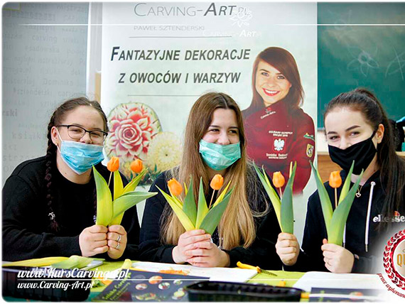 Uczniowie Zespou Szk Ponadpodstawowych w Wolinie poznali sztuk carvingu