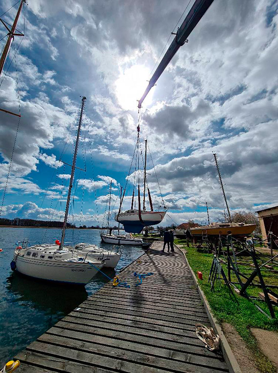 Pierwsze jachty na woliskiej marinie zwodowane! Sezon zblia si wielkimi krokami