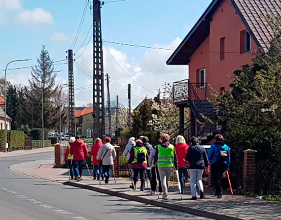 Marsz Nordic Walking studentw SUTW w Kamieniu Pomorskim 08.05.2021