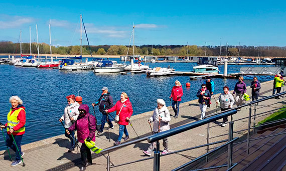 Marsz Nordic Walking studentw SUTW w Kamieniu Pomorskim 08.05.2021