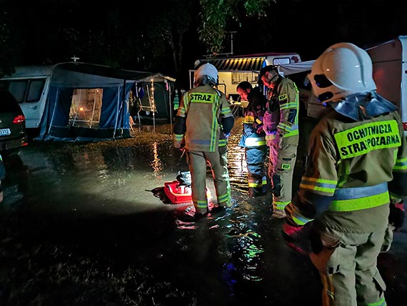 Powtrka z rozrywki. Straacy znw usuwali skutki ulewnego deszczu