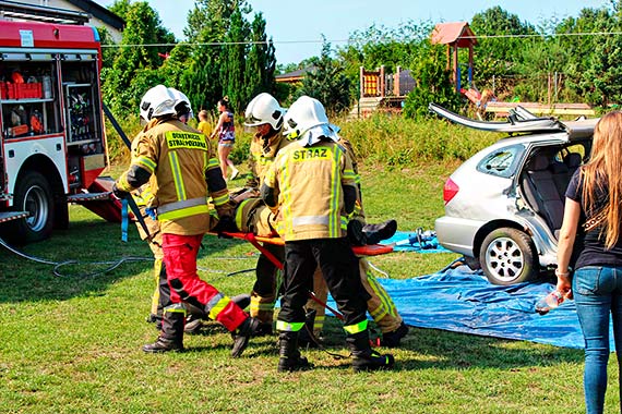 Straacy z OSP Koczewo na festynie charytatywnym dla malutkiej Ingi