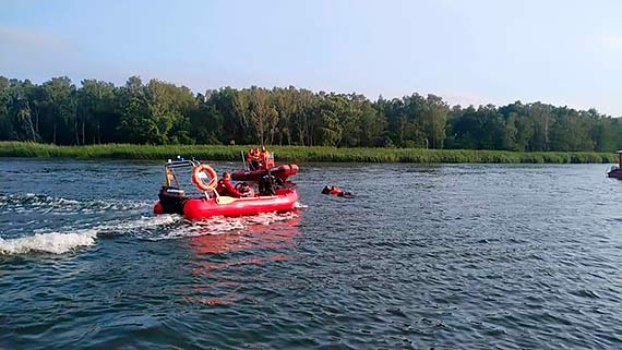 �wiczenia stra�ak�w na wodzie