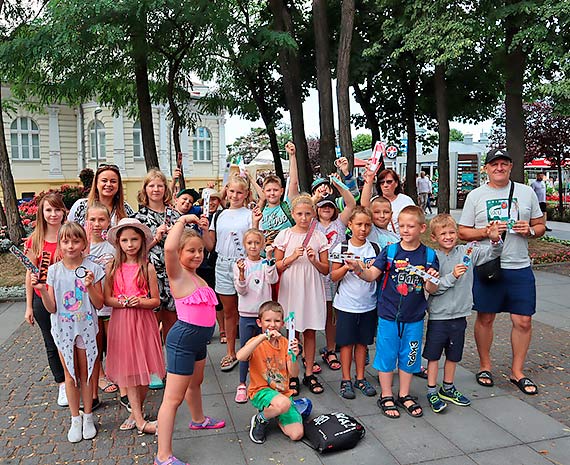 „Czwartki artystyczne, czyli rodzinne warsztaty w plenerze”