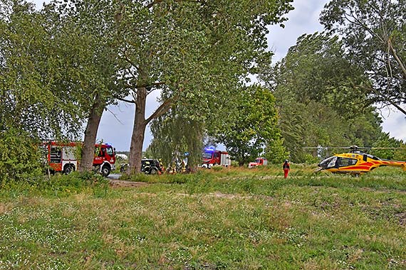 Tragiczny wypadek na drodze pomi�dzy Wapnic� a Wickiem. Kierowca osob�wki uderzy� w topol�, nie �yje 39 - letni pasa�er!