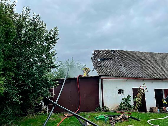 Cztery jednostki stra�ak�w gasi�y po�ar w Kodr�bku