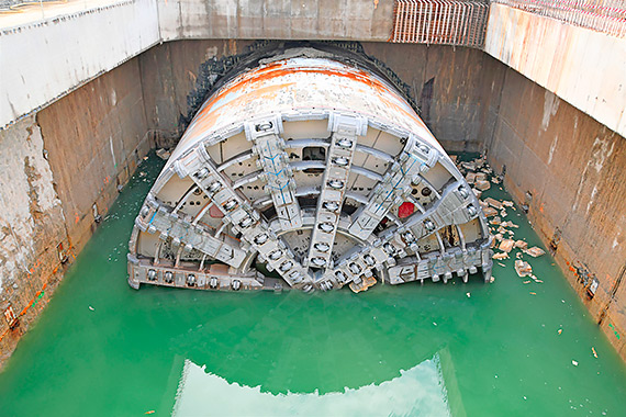 Tunel w �winouj�ciu. Odpompowuj� 12 tysi�cy metr�w sze�ciennych wody! Zobacz film!