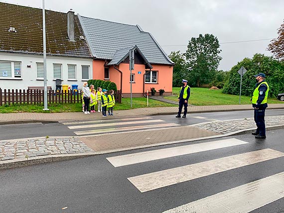 Bezpieczna droga do i ze szkoy. Spotkanie Policji z pierwszoklasistami