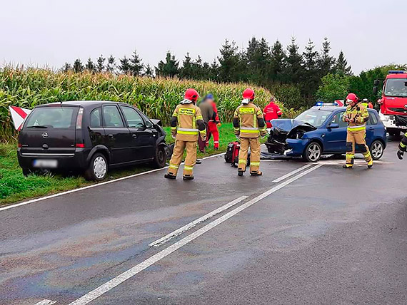 Czo�owe zderzenie dw�ch osob�wek. Byli poszkodowani