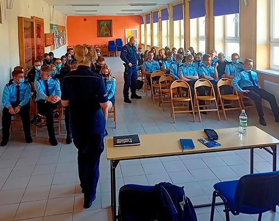 Odpowiedzialno�� i specyfika s�u�by policjanta. Spotkanie z uczniami klas mundurowych szk� ponadpodstawowych
