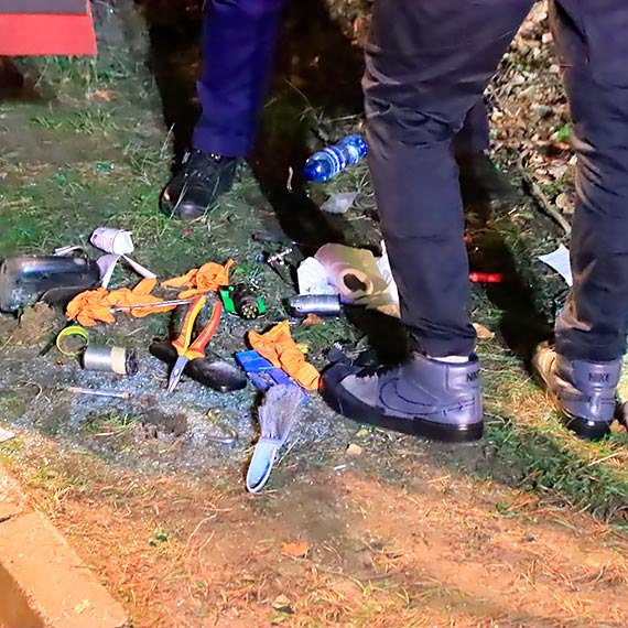 Policja poszukuje mi�dzyzdrojskiego Rambo. Ranny oddali� si� z miejsca wypadku! Mo�e by� uzbrojony! Zobacz film!