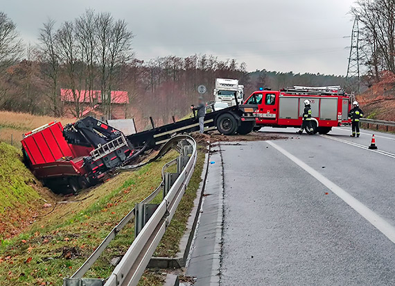 Śmiertelny wypadek na DK3 przed Międzyzdrojami. Nie żyje kierowca audi! Zobacz film!