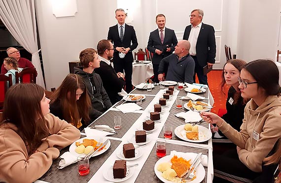 Modzie ze szk ze Stuchowa i wierzna odwiedzia polski Sejm