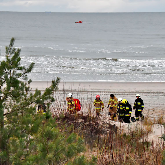 Stra�acy otrzymali wezwanie o tym, �e kto� si� topi w morzu! 