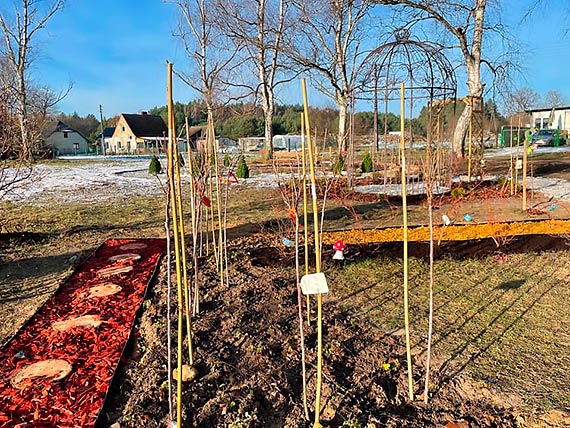 Ogr�d sensoryczny w Gosty�cu