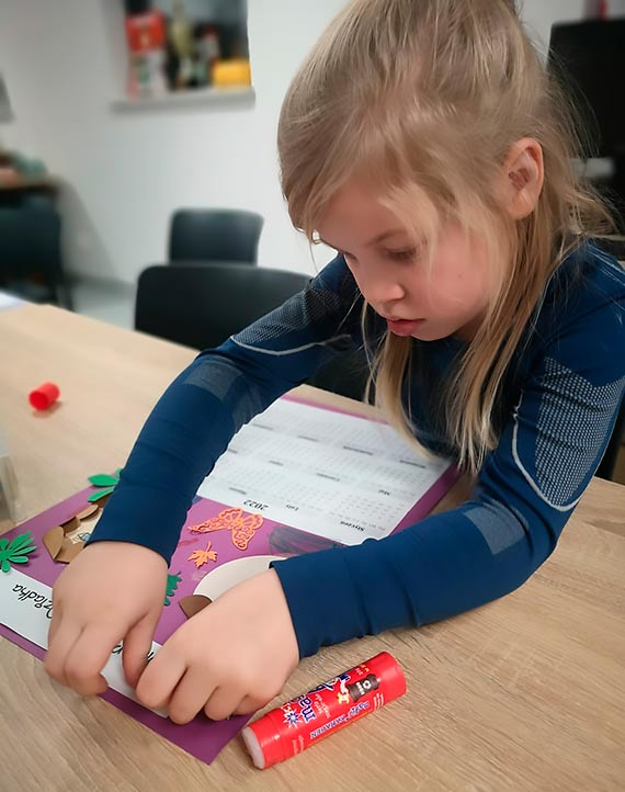 W �wietlicy �rodowiskowej w Dziwnowie dzieci przygotowa�y wspania�e laurki dla bab� i dziadk�w