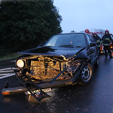 Wrzosowo: Wypadek na skrzyowaniu. Opel w rowie