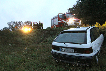 Wrzosowo: Wypadek na skrzyowaniu. Opel w rowie