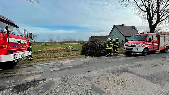 OSP Stuchowo braa udzia w usuwaniu skutkw wichury